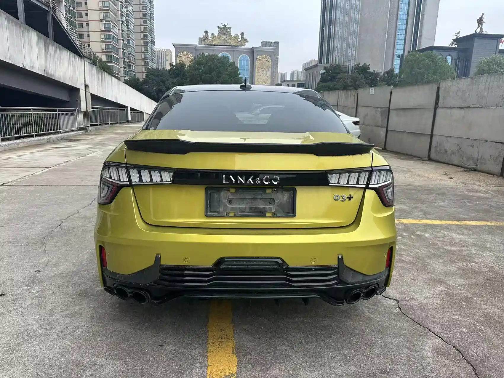 Photo 8 - Lynk & Co 03