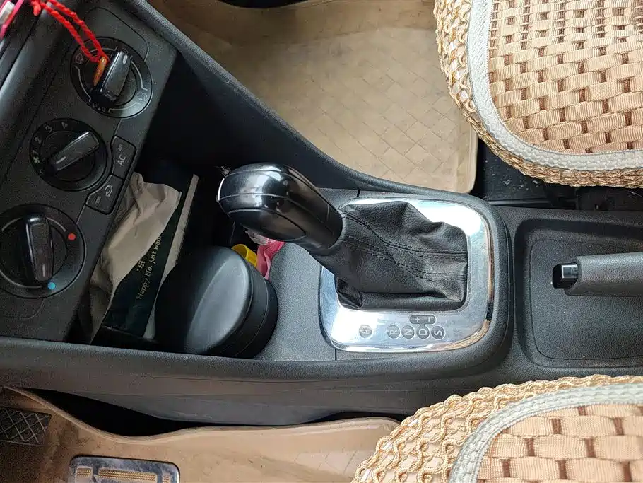 Volkswagen Polo 2013 1.4L Automatic Comfort Edition фото 16