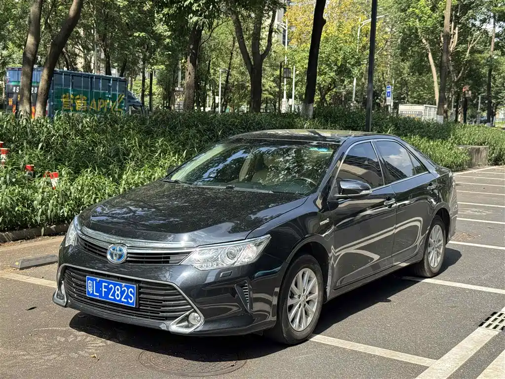 Toyota Camry 2016 Hybrid 2.5HG 10th Anniversary Luxury Navigation Edition