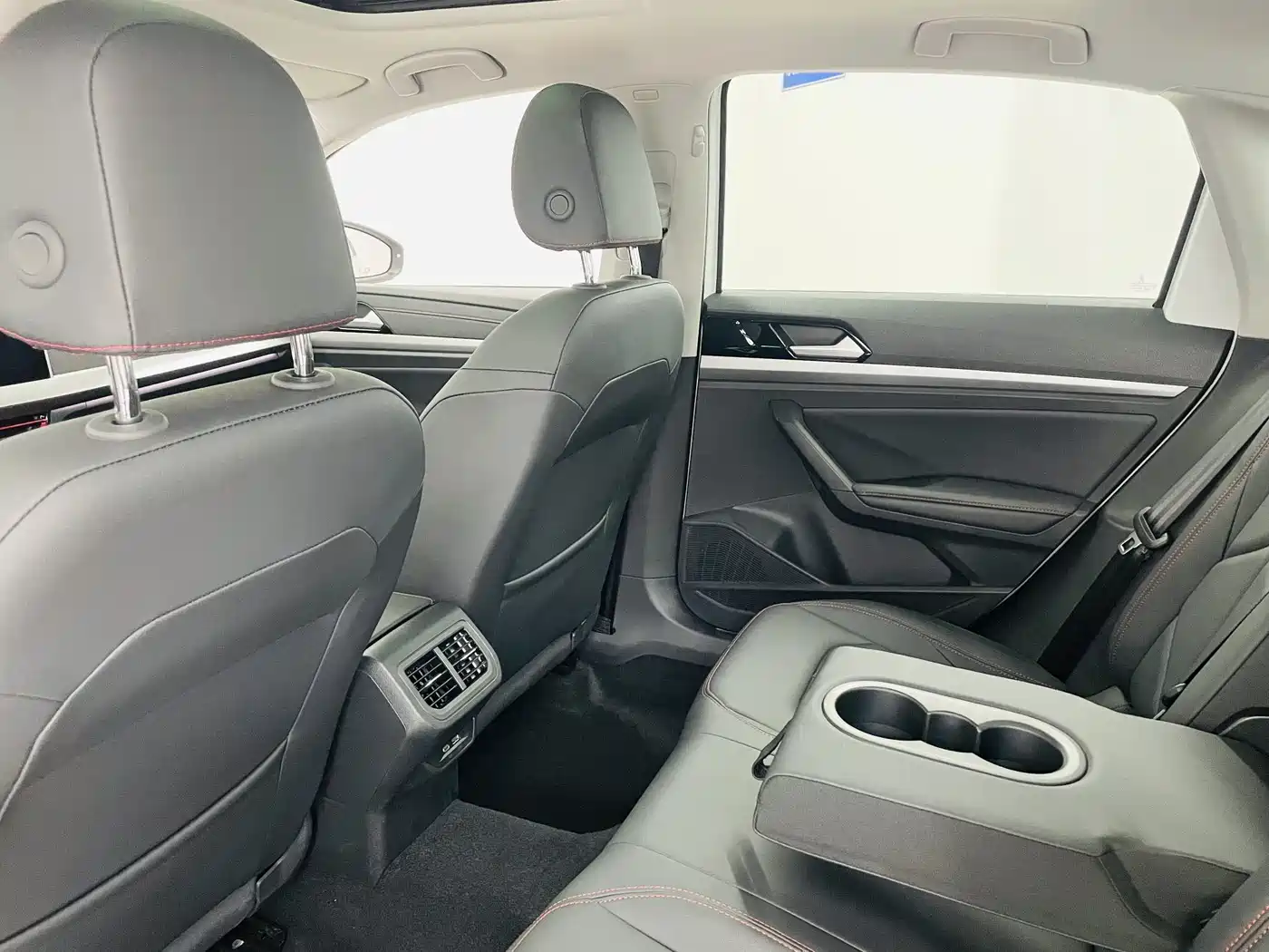Volkswagen Lavida 2024 Model 300TSI DSG Starlight Leading Edition фото 11