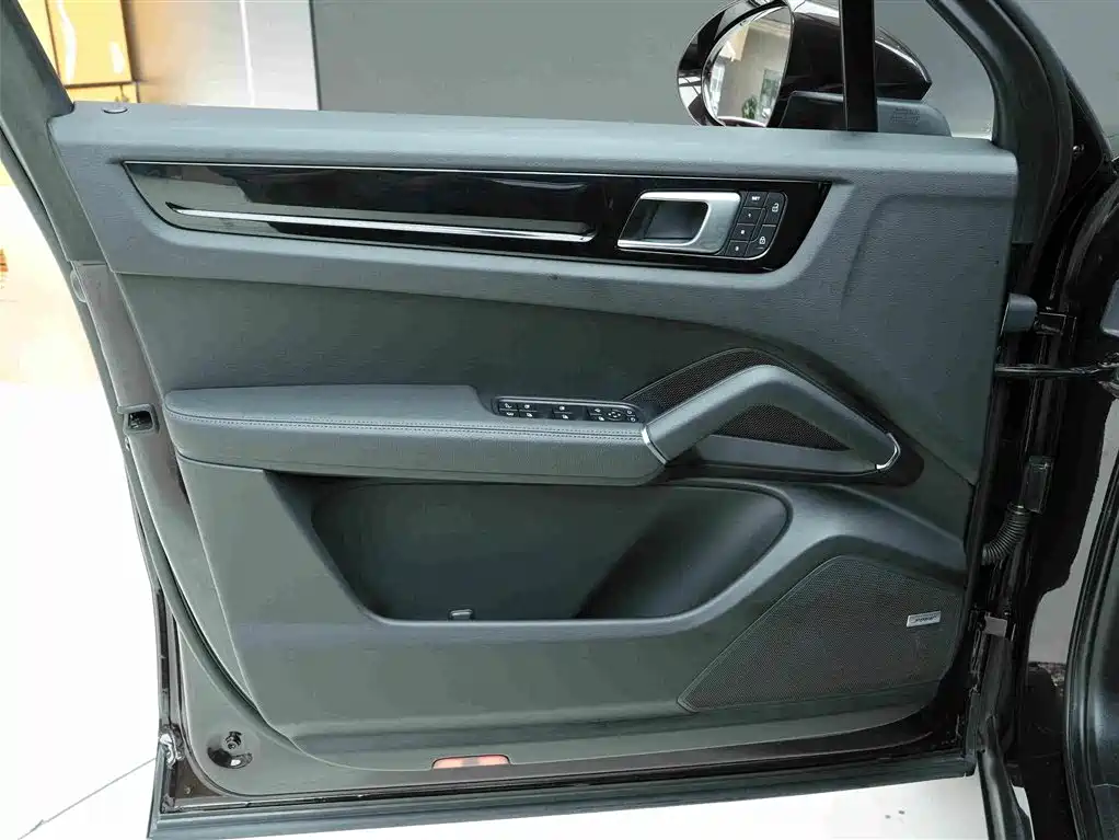 PORSCHE CAYENNE NEW ENERGY