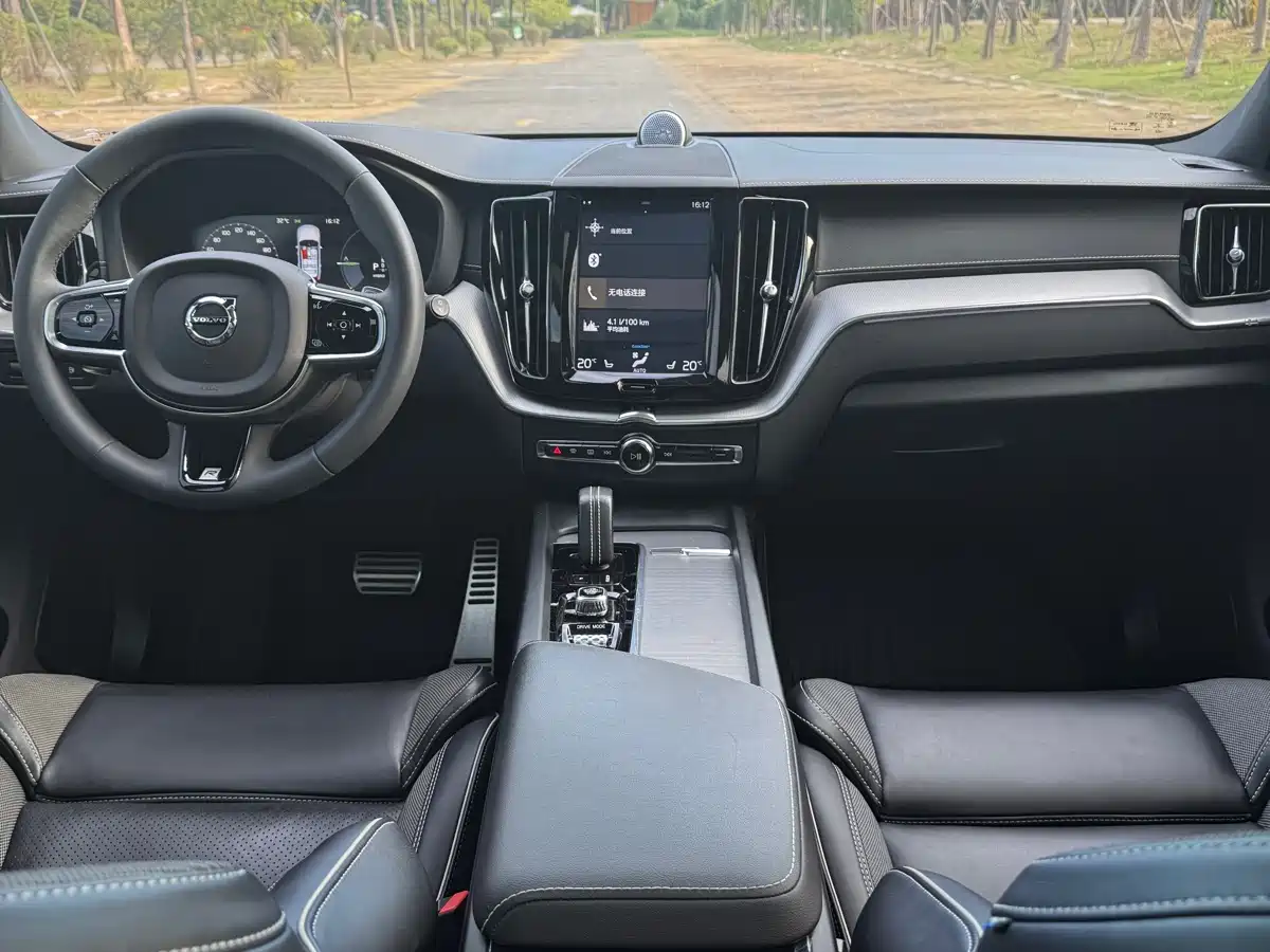 VOLVO XC60 PLUG IN HYBRID