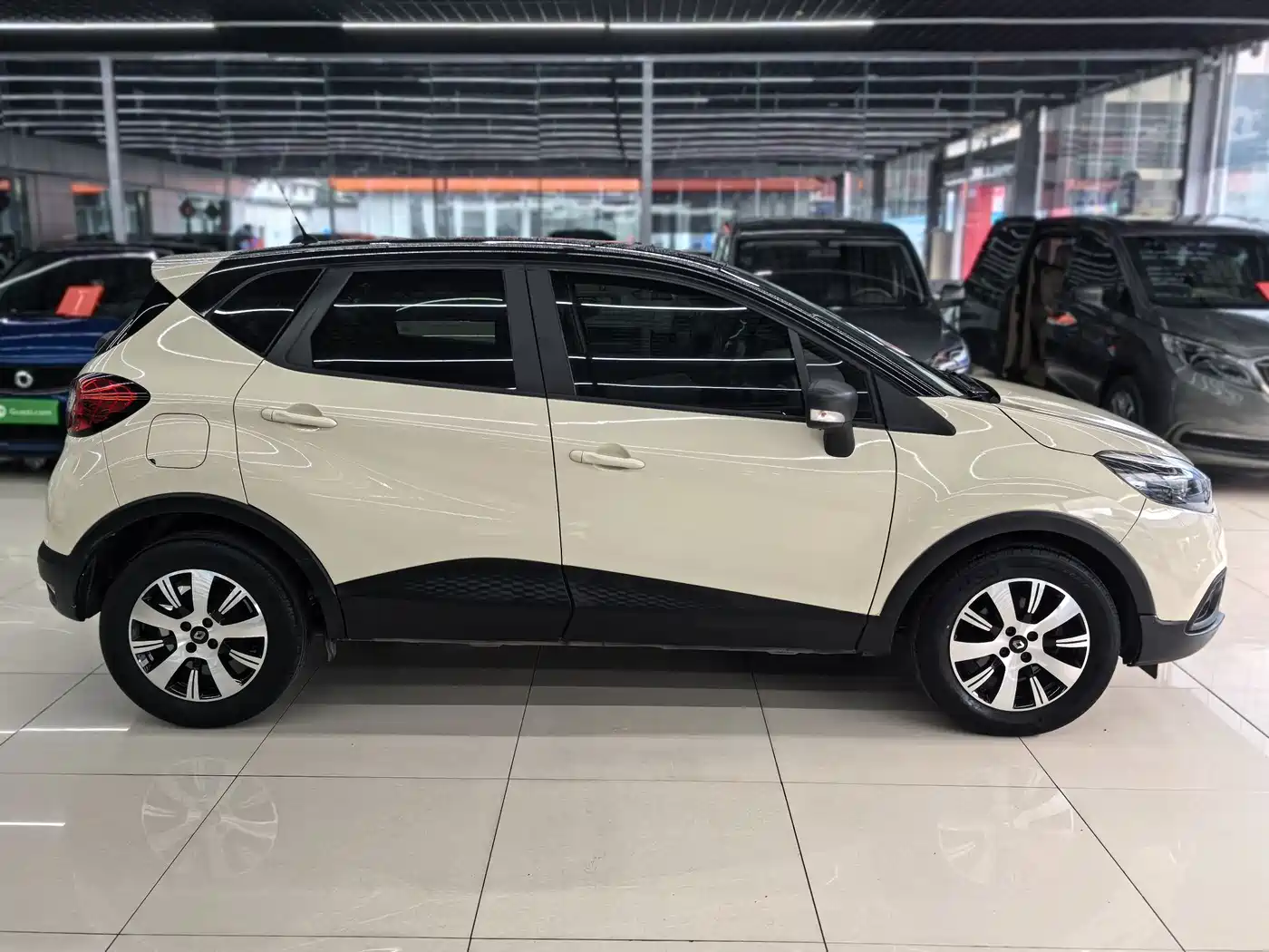 Renault Captur 2015 2015 Model 1.2T Automatic Standard Edition