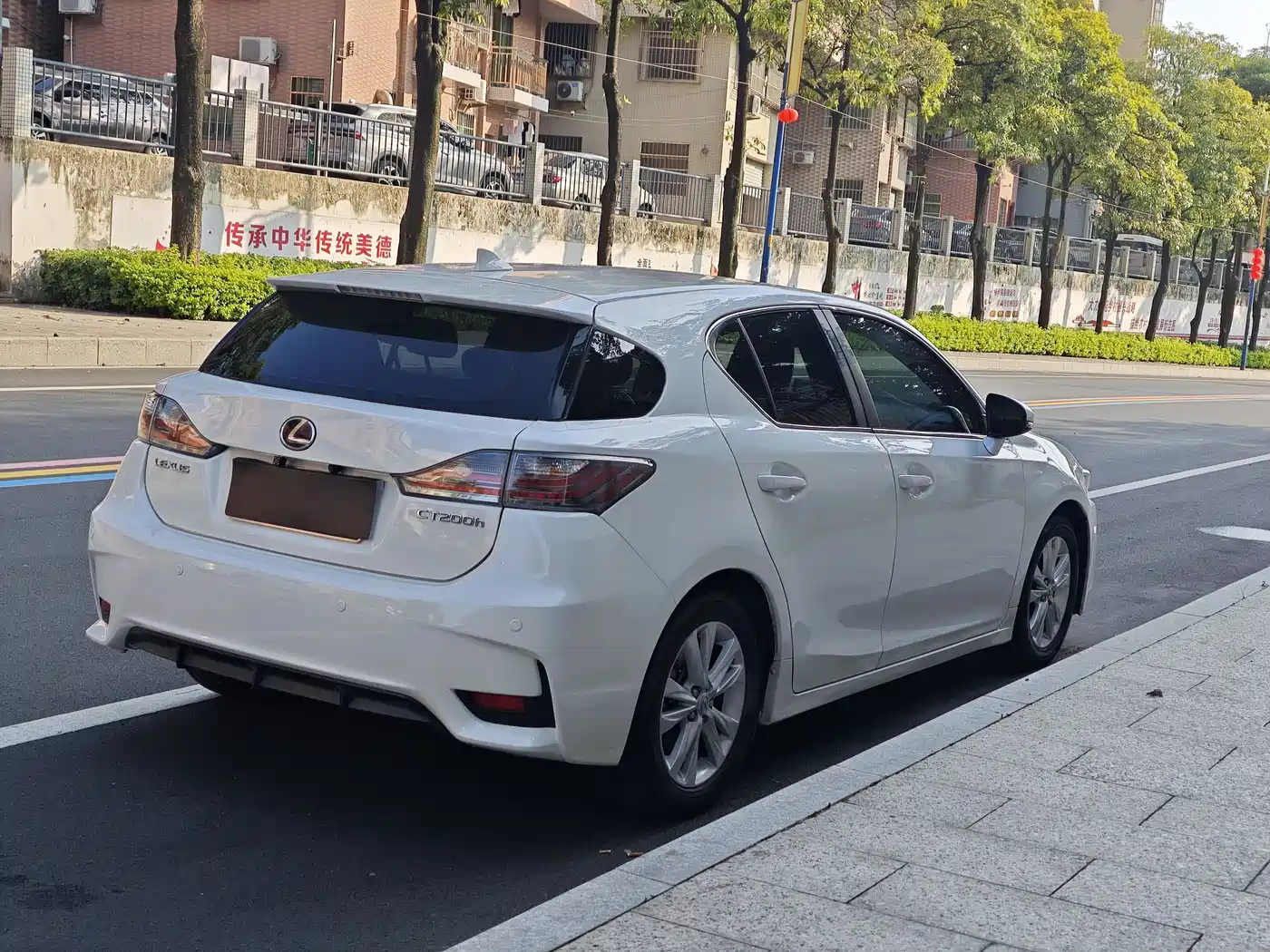 Lexus CT 2015 CT200h Dark Knight Edition фото 4