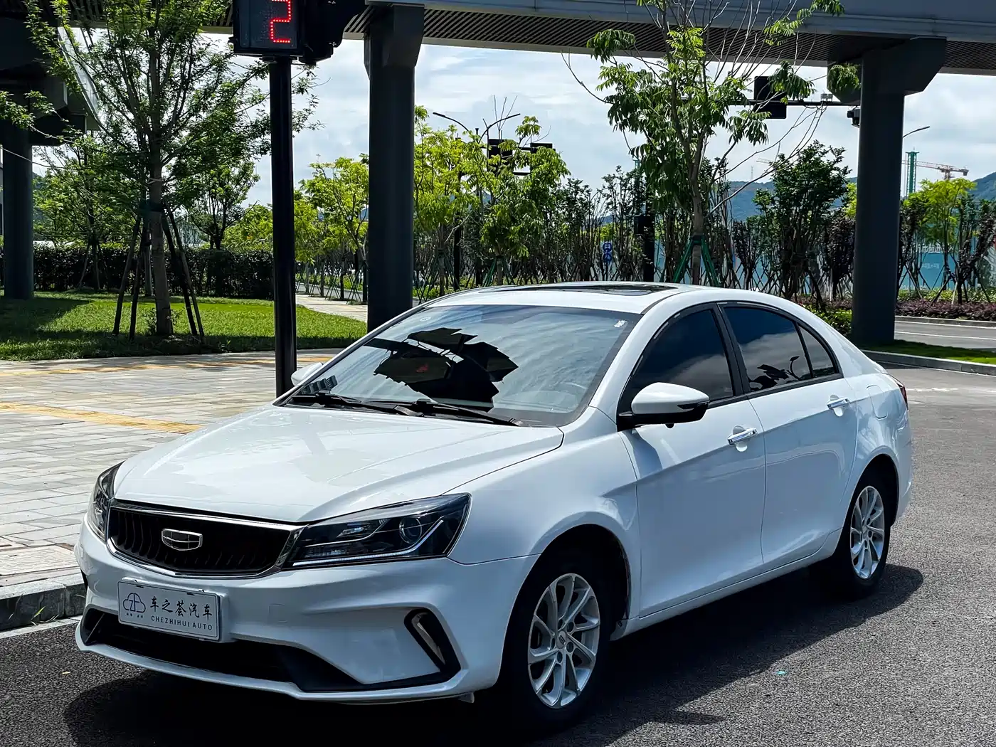 Фото 2 - Geely Emgrand