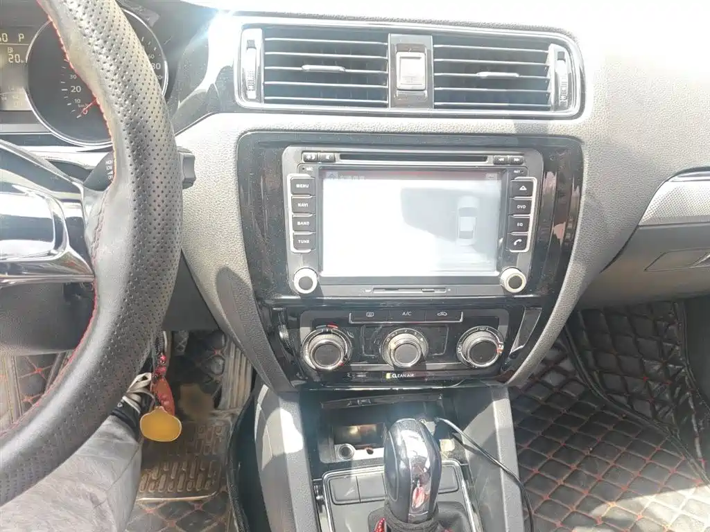 Volkswagen Sagitar 2015 1.6L Automatic Comfort фото 6