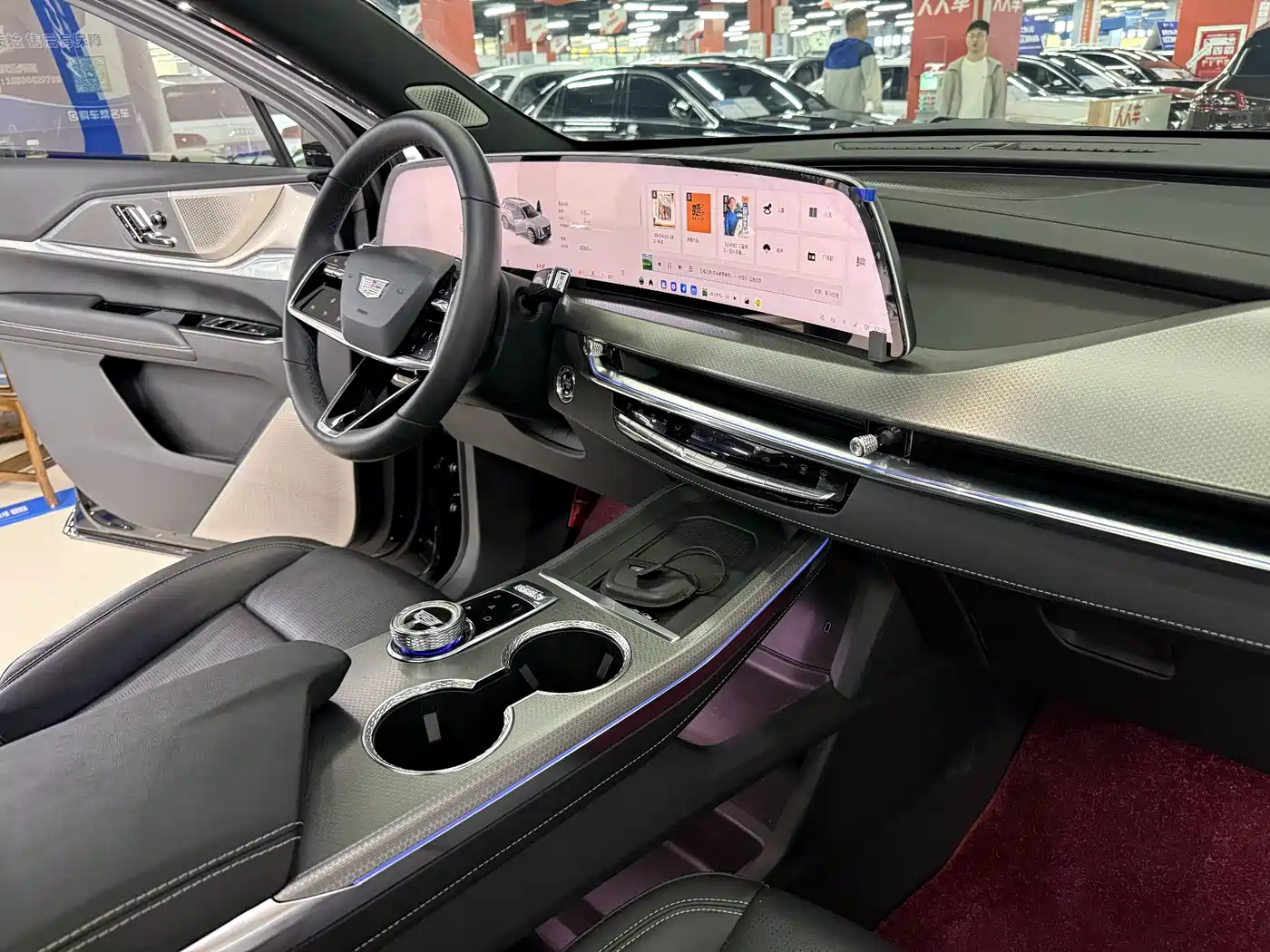 Cadillac XT5 2025 2.0T Luxury фото 4