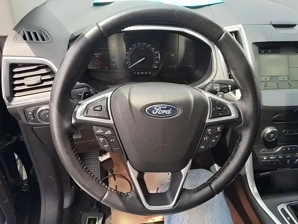 Фото 11 - Ford Edge