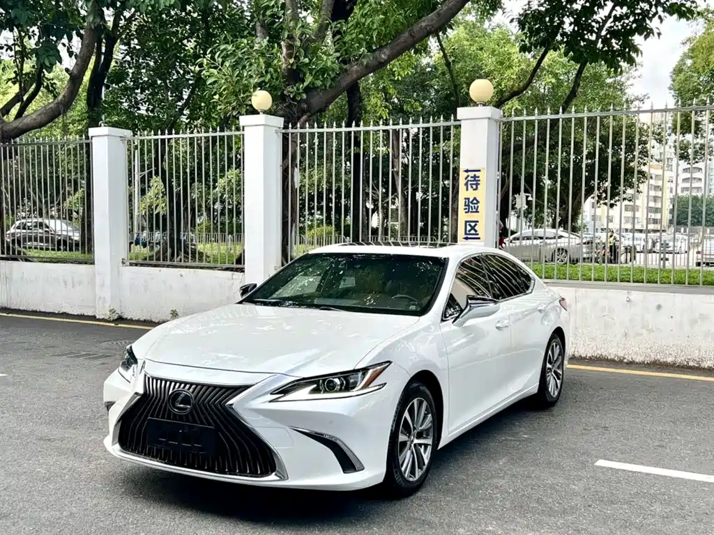 Lexus ES 2018 260 Excellence Edition China V