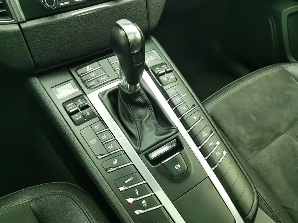 Porsche Macan 2017 Macan 2.0T фото 13