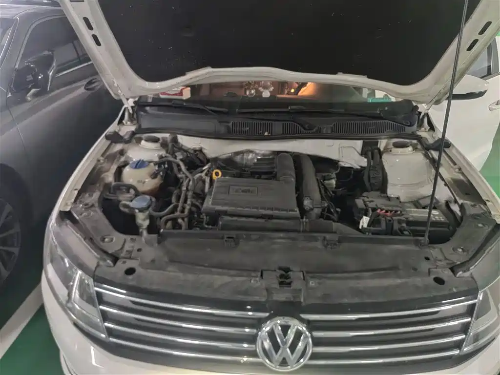 Volkswagen Lavida Tour 2017 180TSI DSG Comfort Edition фото 11
