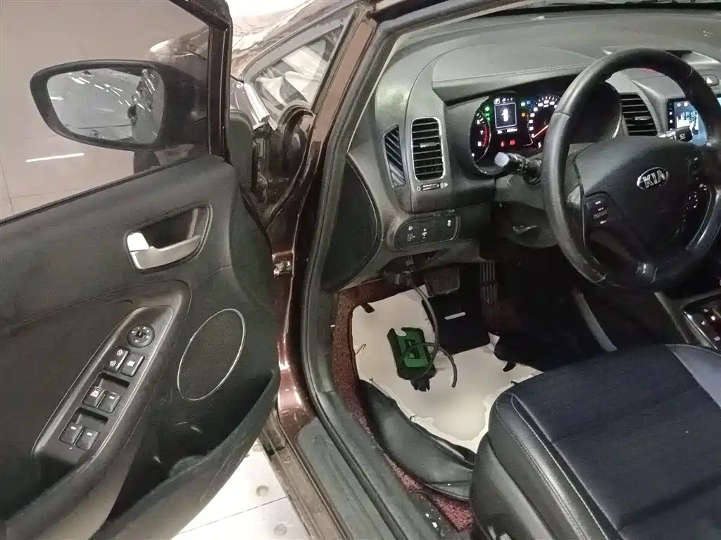 Kia K3 2017 1.6L Automatic 15th Anniversary Special GLS фото 12