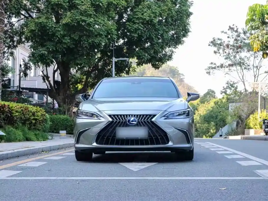 Lexus ES 2021 300h Executive Edition фото 9