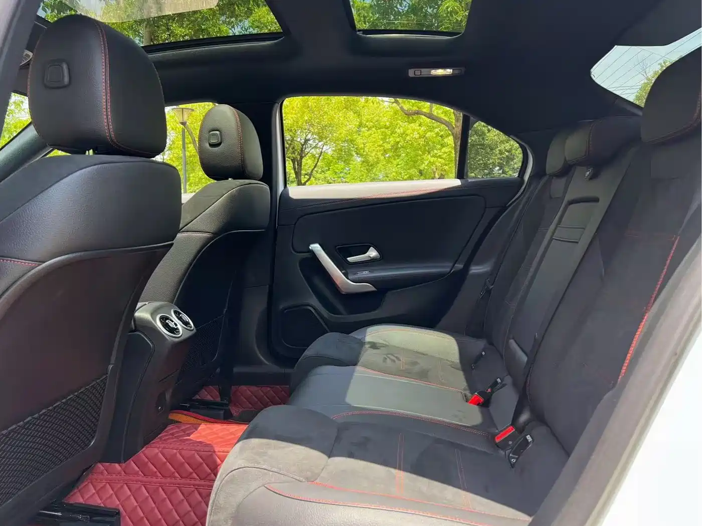 Mercedes-Benz A-Class 2025 A 200 L Fashion Edition фото 12