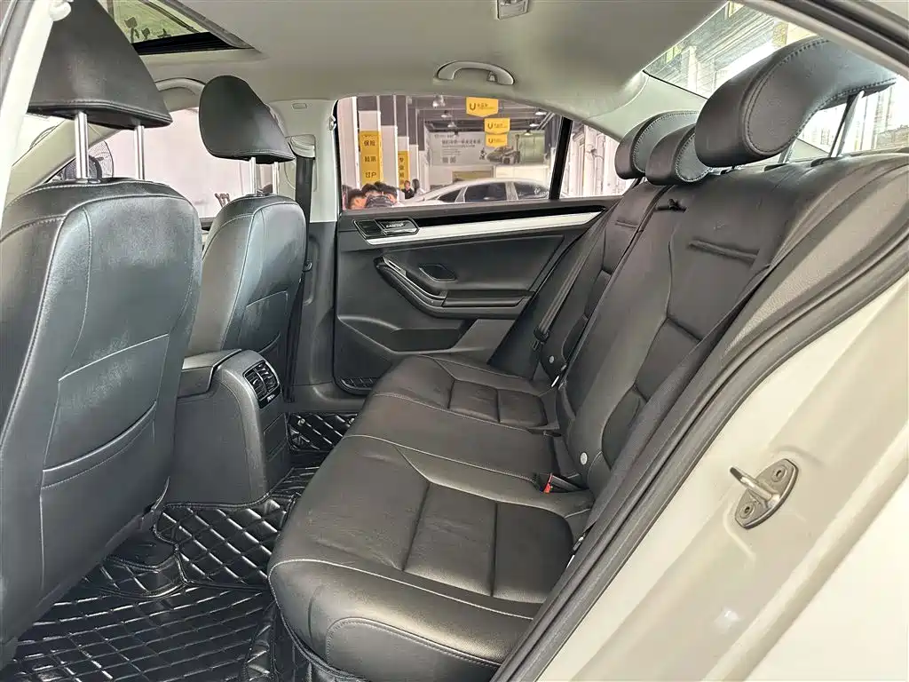 Volkswagen Sagitar 2018 280TSI DSG Spark Edition фото 5