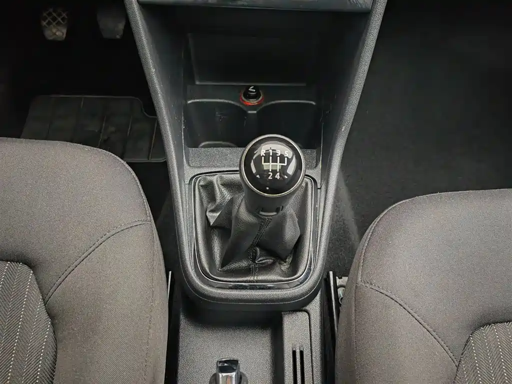 Volkswagen Jetta 2015 Value Edition 1.6L Manual Comfort фото 13