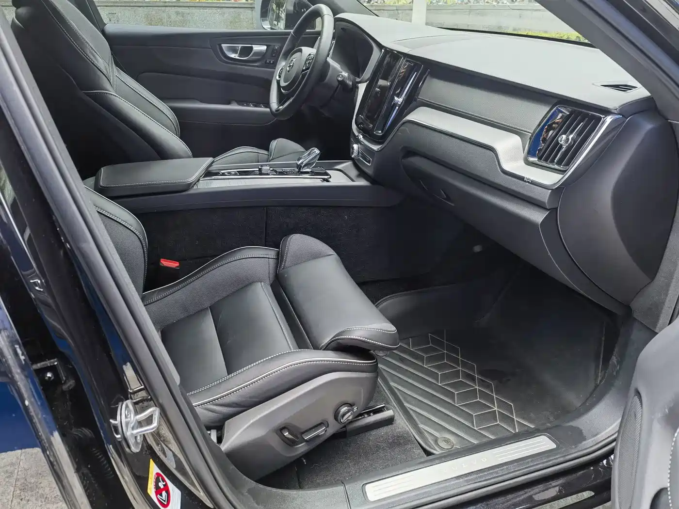 VOLVO XC60 PLUG IN HYBRID