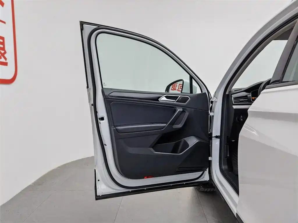 Volkswagen Tiguan L 2023 330TSI Auto 2WD Comfort Edition фото 8