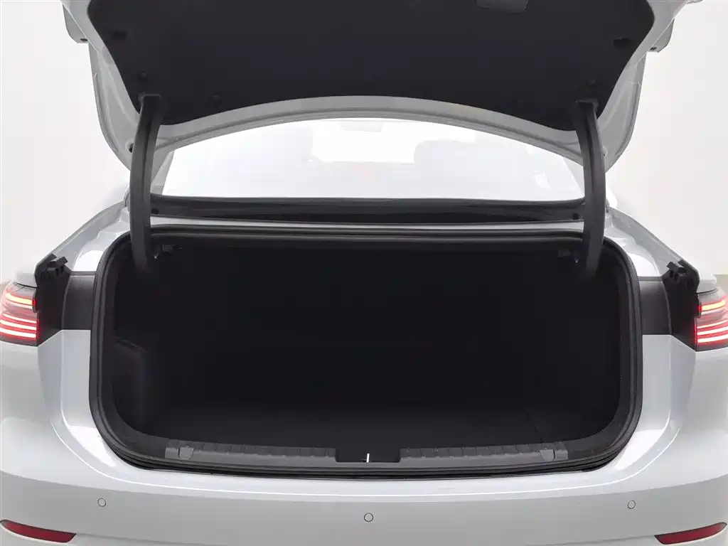Geely Galaxy Galaxy A7 2025 EM-i 150km Premium Edition фото 16