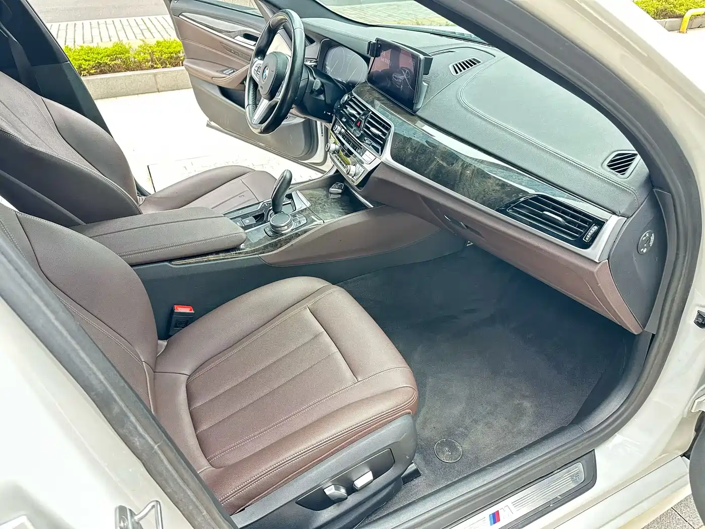 BMW 5 Series 2019 525Li M Sport Package фото 9