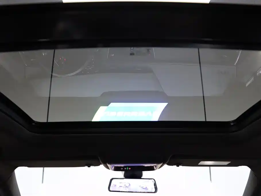 Фото 18 - Cadillac XT6