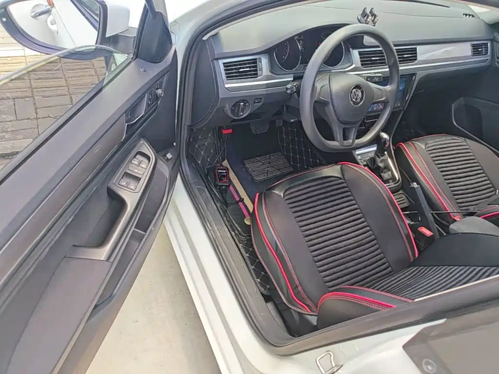 VOLKSWAGEN BORA