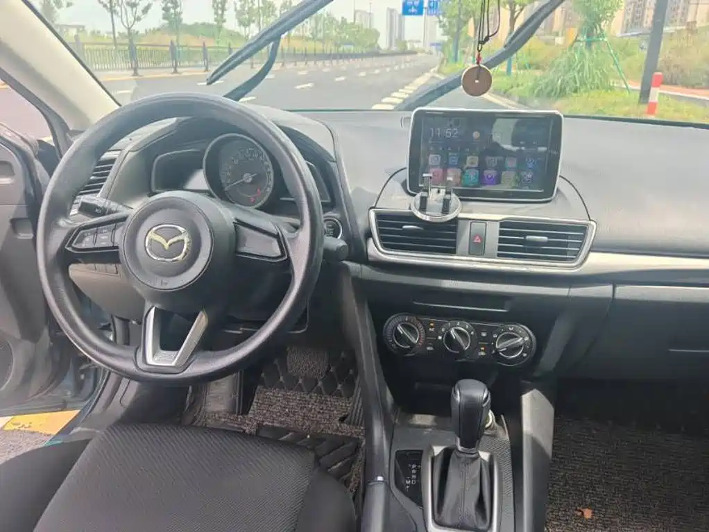 صورة 7 - Mazda Mazda 3