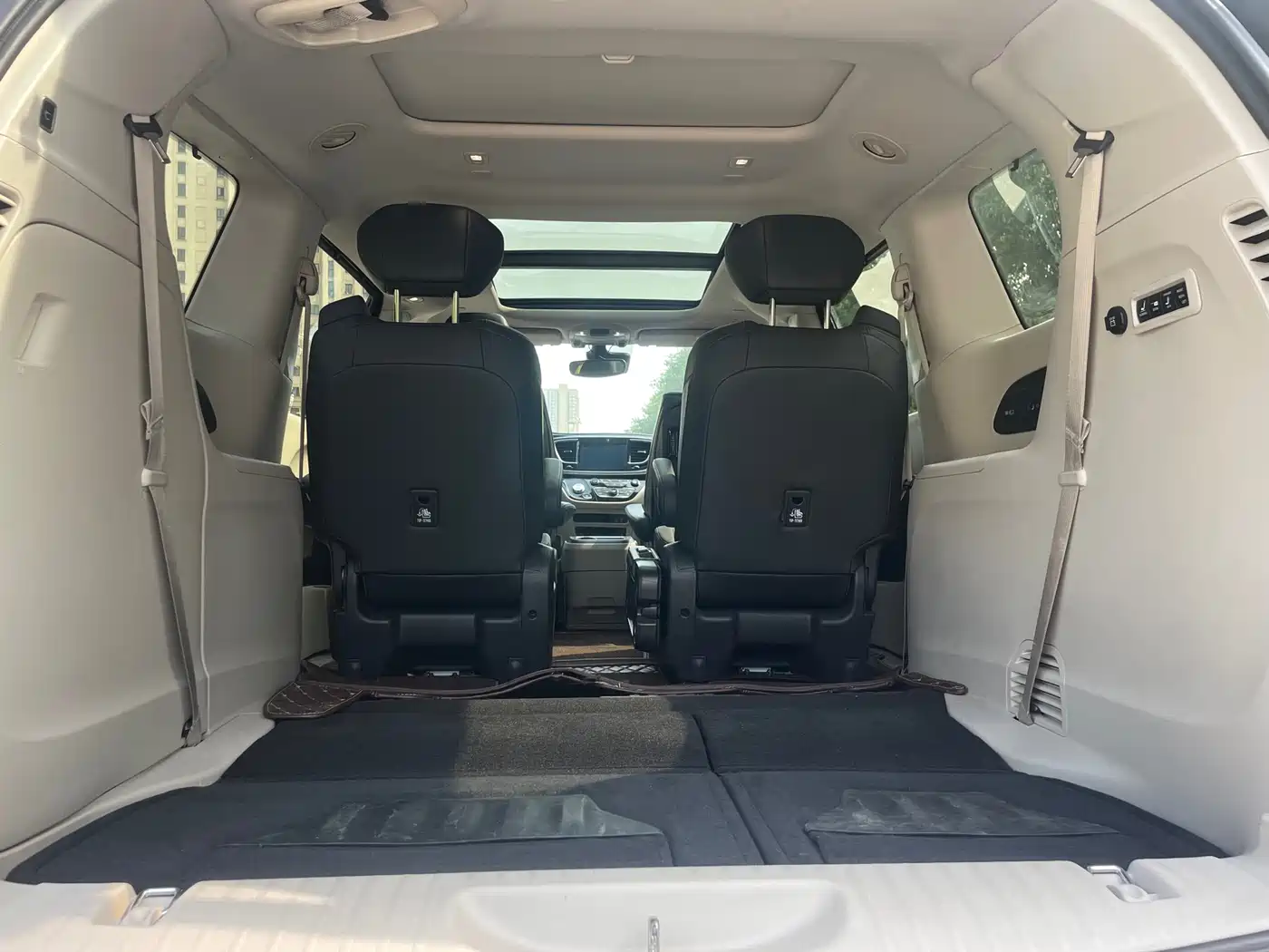 Chrysler Grand Voyager (Import) 2017 3.6L Premium Edition фото 7