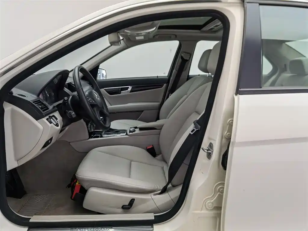 Mercedes-Benz C-Class 2010 C 180K Classic фото 10