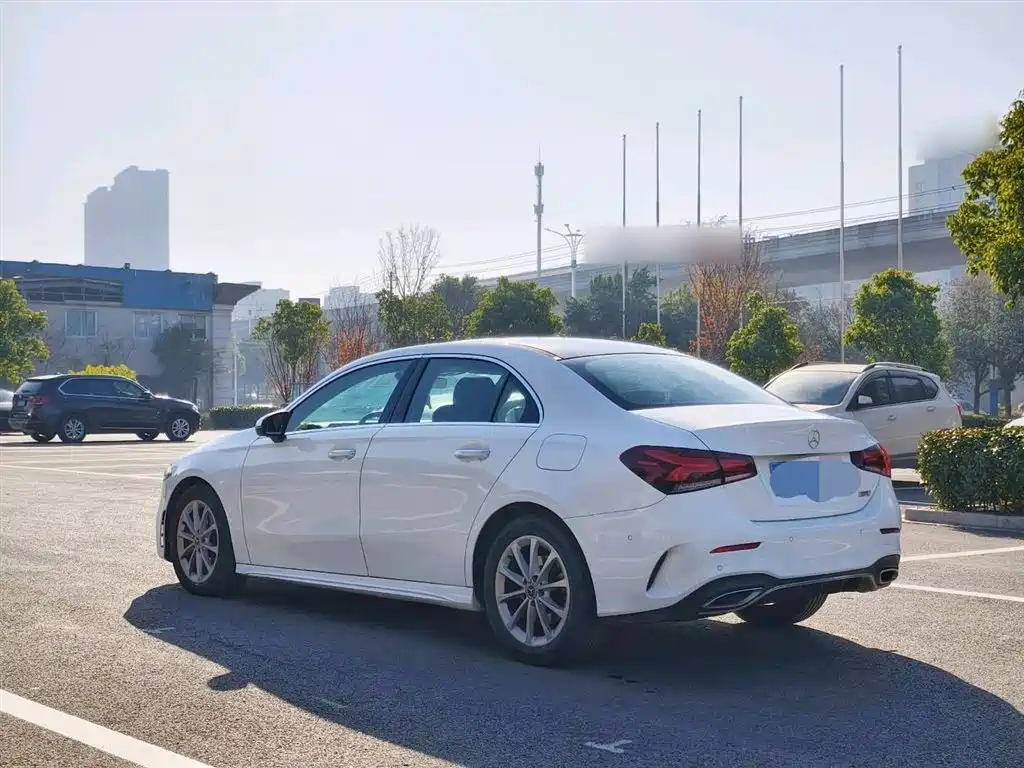Mercedes-Benz A-Class 2019 Facelift A 200 L Sports Sedan фото 16