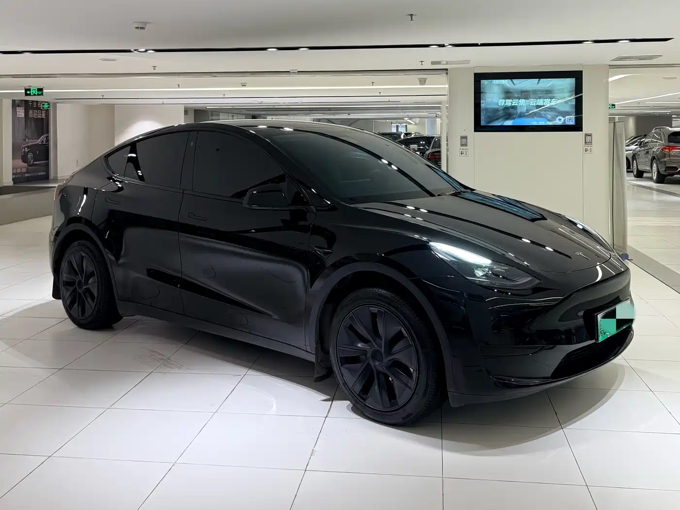 TESLA MODEL Y