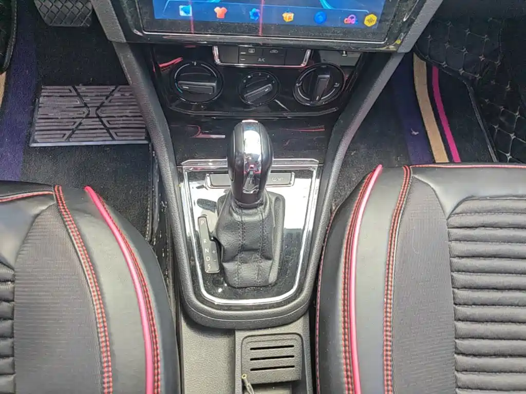 VOLKSWAGEN BORA