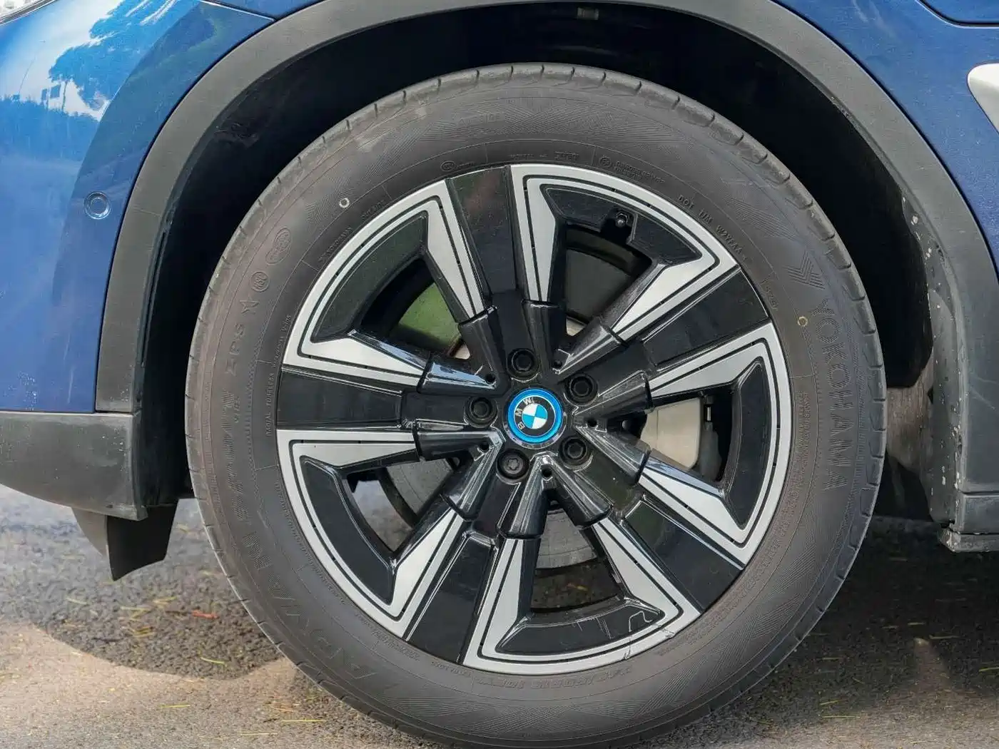 BMW iX3 2021 Leading фото 5