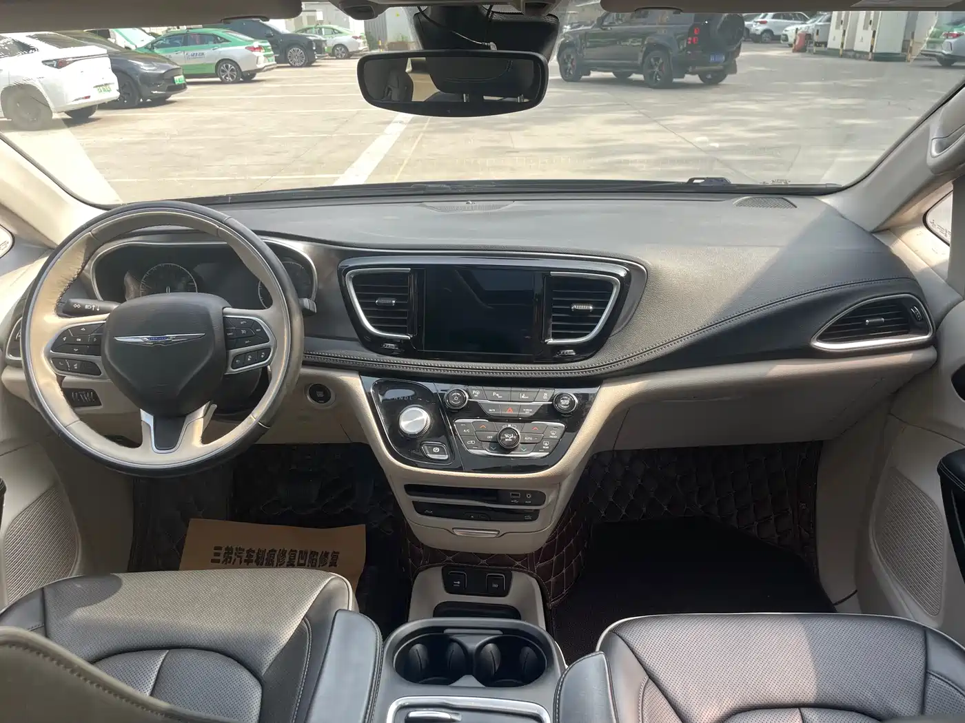 Chrysler Grand Voyager (Import) 2017 3.6L Premium Edition фото 6