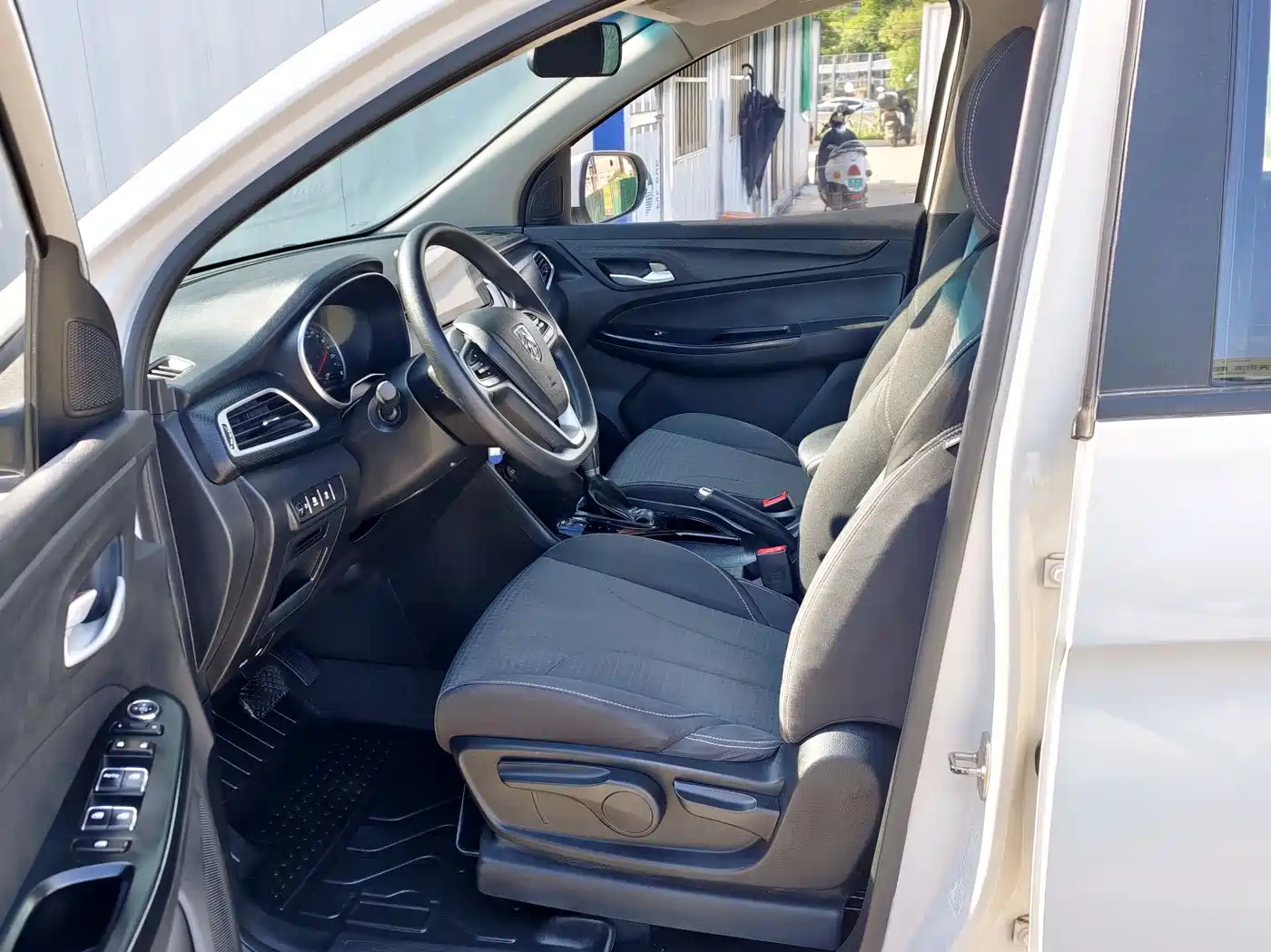 Baojun 730 2020 2019 1.5T CVT Fashion Edition 7-Seater China VI