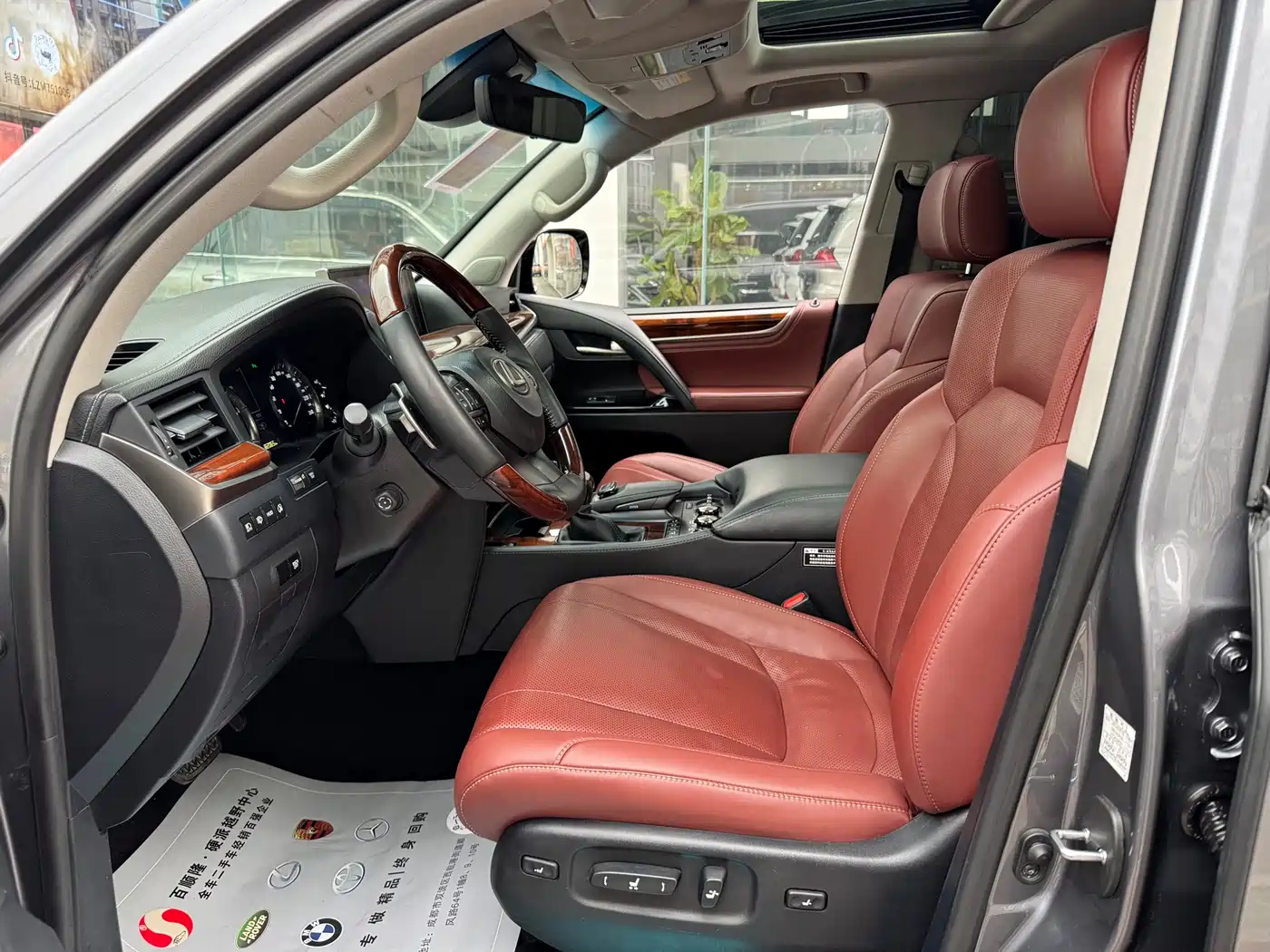 Lexus LX 2017 570 Prestige Luxury фото 4