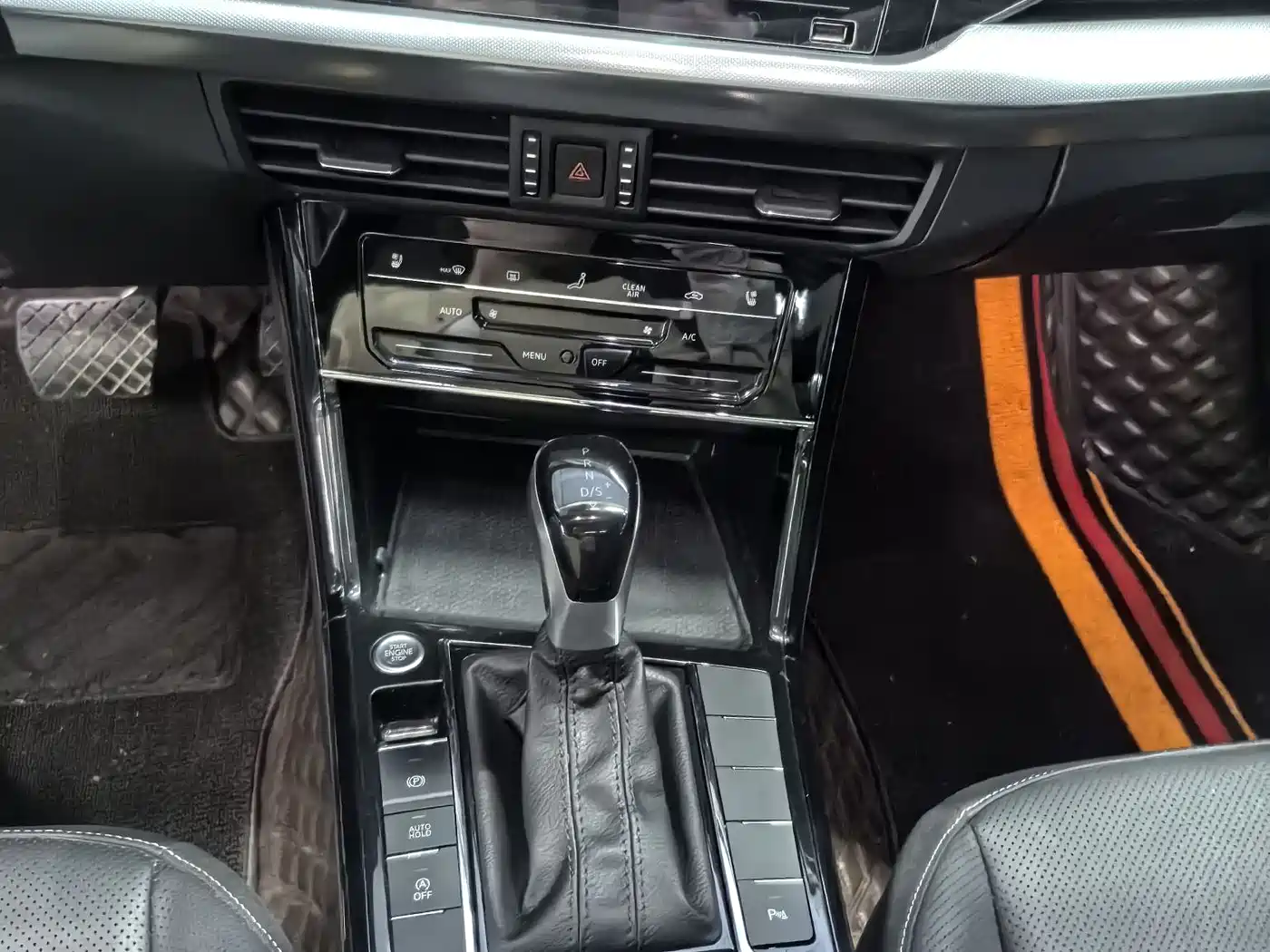 Volkswagen Passat 2023 330TSI Starlight Elite Edition фото 10