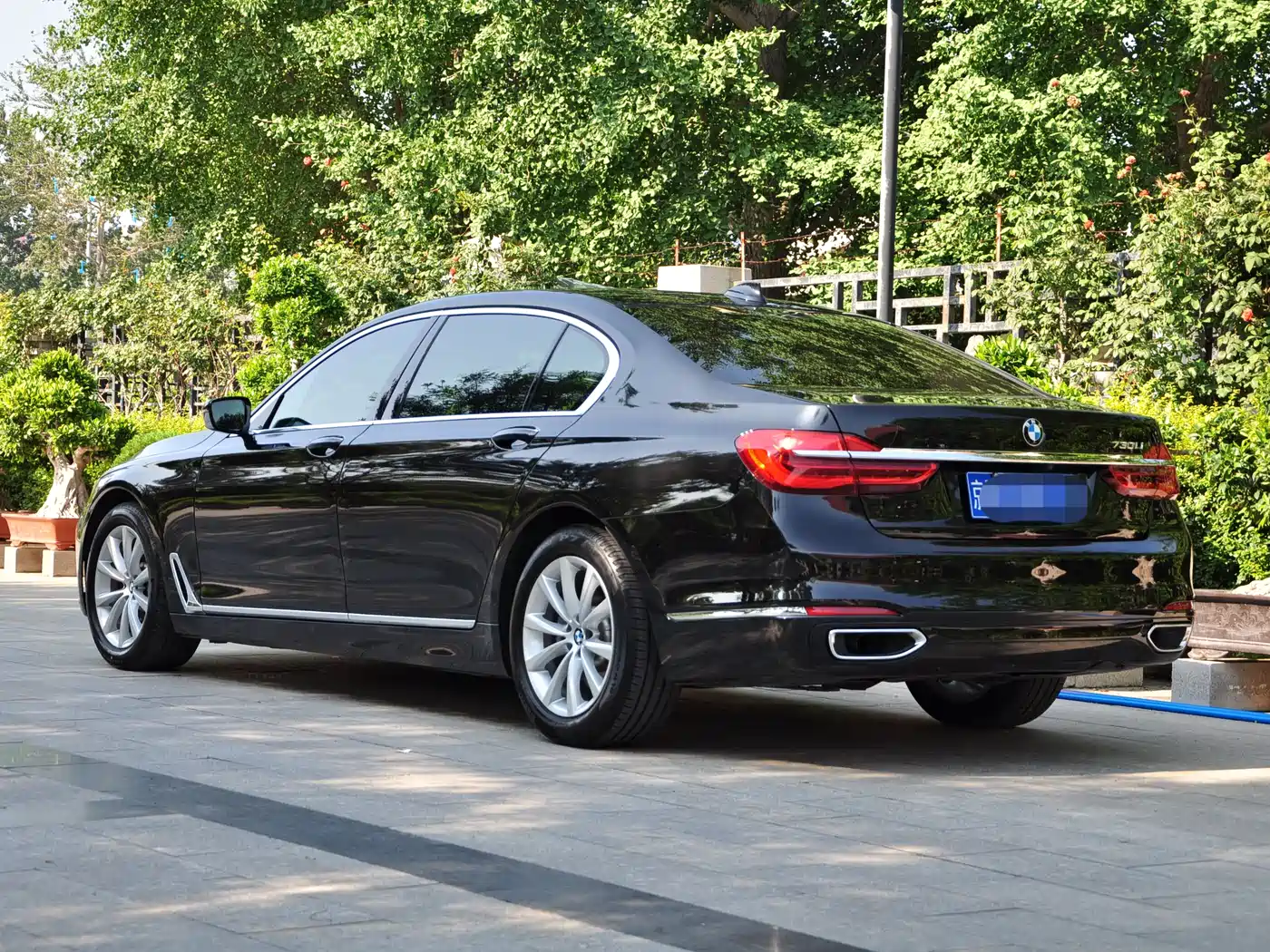 BMW 7 Series 2016 730Li Leading фото 4