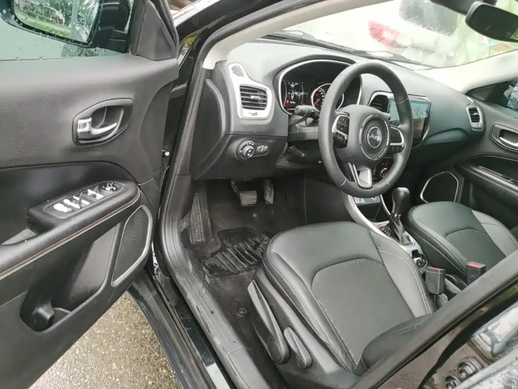 Photo 16 - Jeep Compass