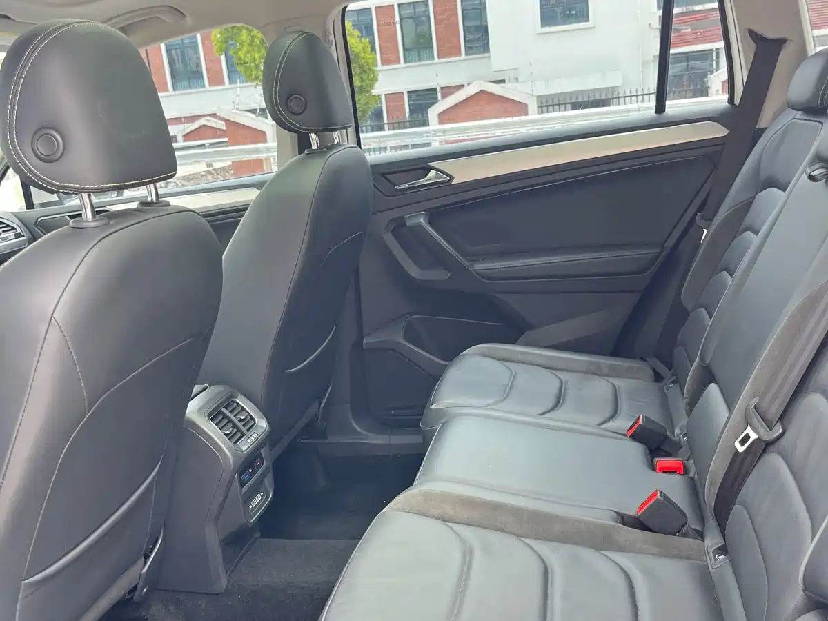 Volkswagen Tiguan L 2021 330TSI Automatic 2WD Smart фото 19