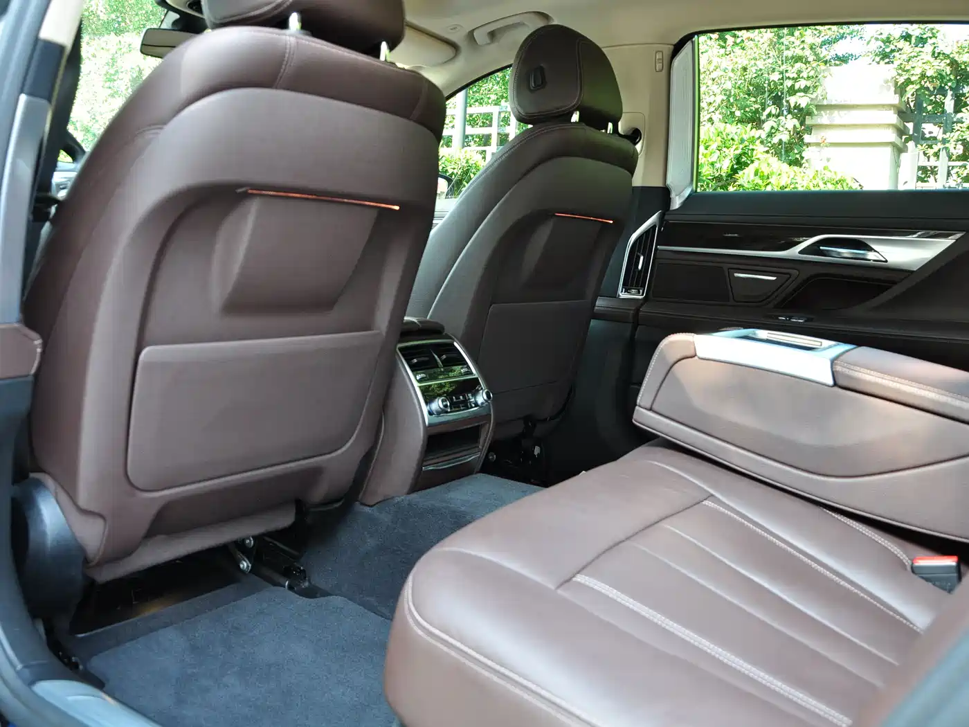 BMW 7 Series 2016 730Li Leading фото 8