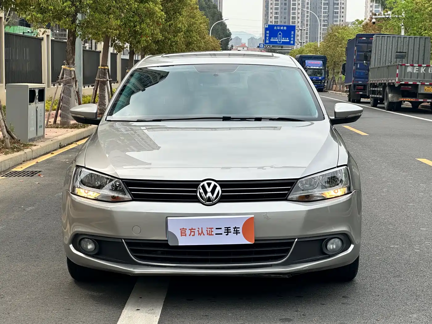 Volkswagen Sagitar 2014 Facelift 1.6L Automatic Comfort фото 2