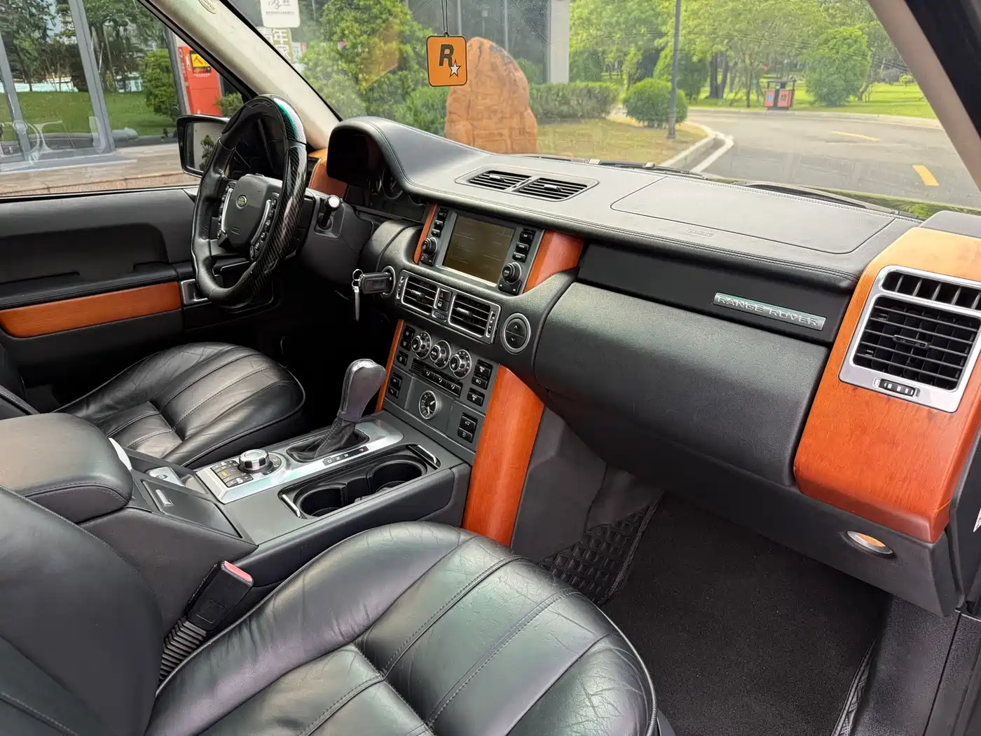 Photo 13 - Land Rover Range Rover