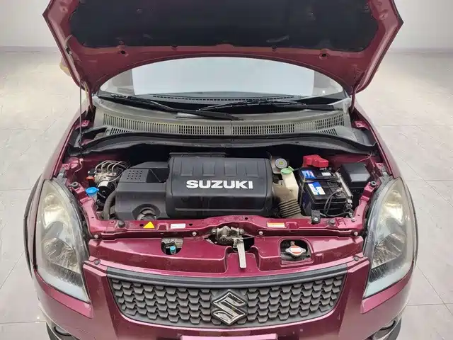 Фото 13 - Suzuki Swift