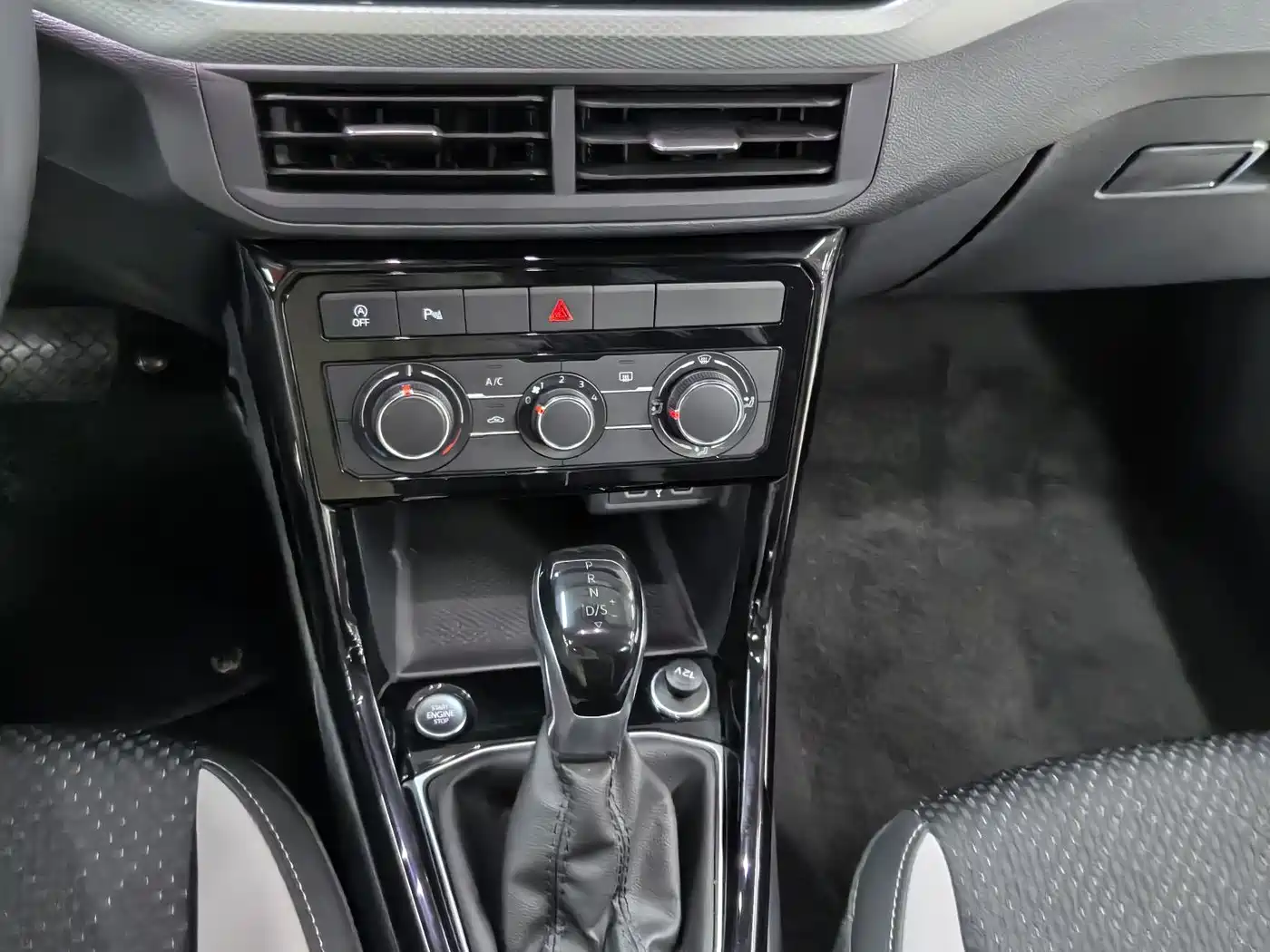 Volkswagen Tanying 2021 1.5L Automatic Smart Connect Edition фото 9