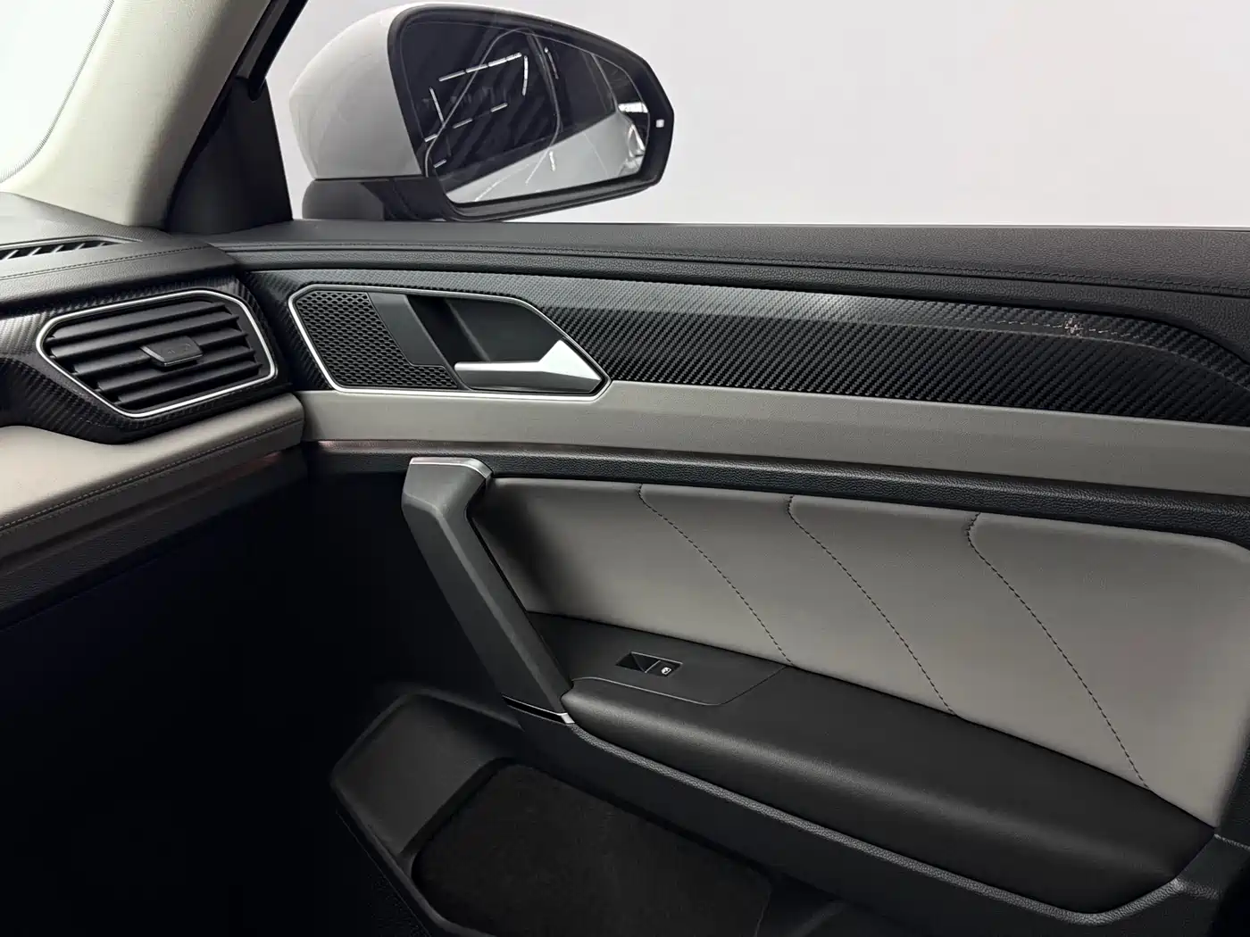 Volkswagen Tayron 2023 280TSI 2WD Luxury Plus Advanced Edition фото 18