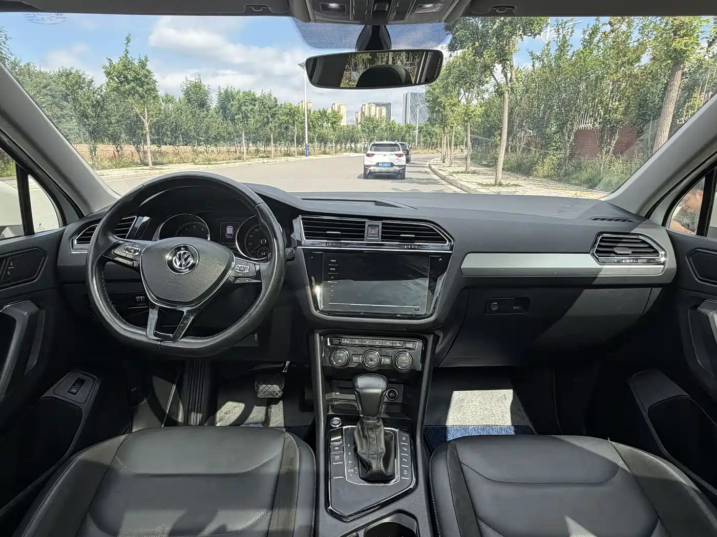 Volkswagen Tiguan L 2019 330TSI Automatic 2WD Smart Luxury Edition China VI фото 9