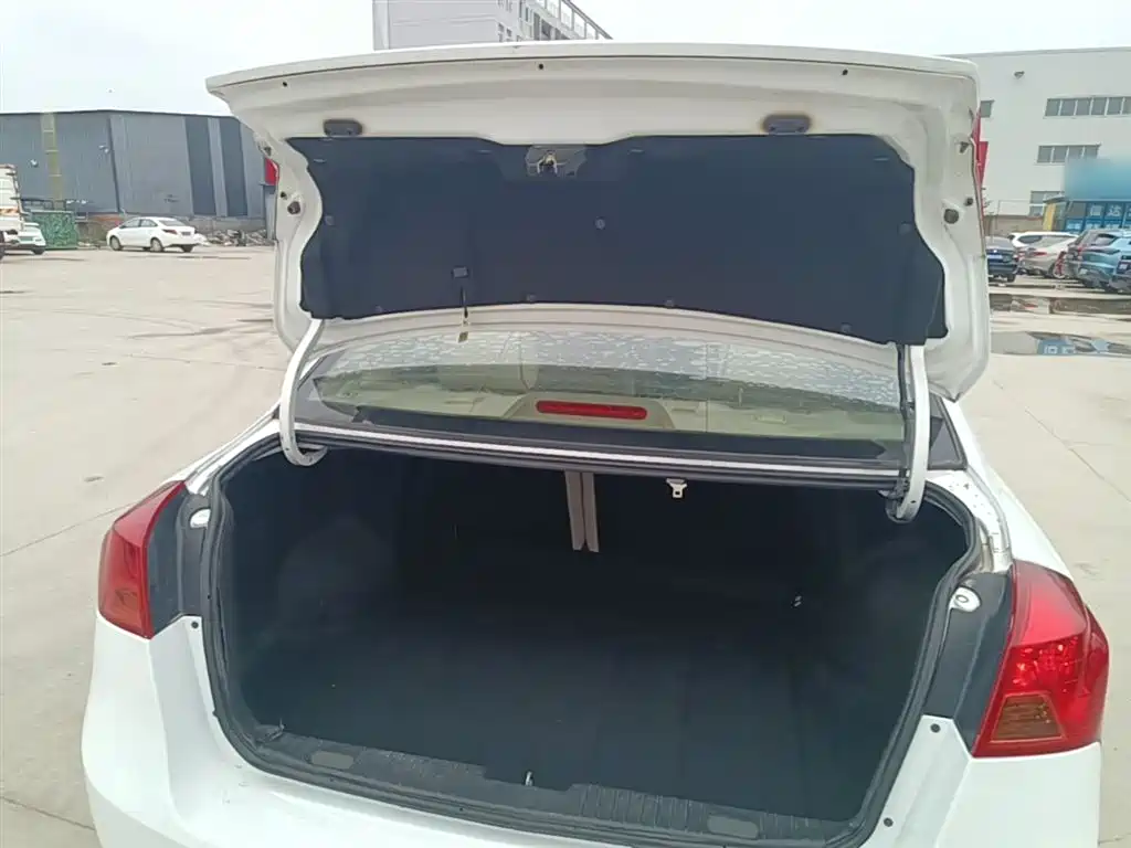 Buick Excelle 2015 1.5L Automatic Classic фото 15