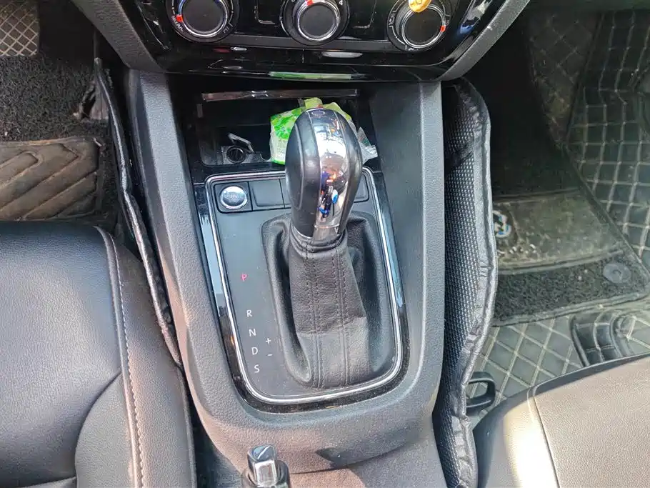 Volkswagen Sagitar 2018 1.6L Automatic Comfort фото 16