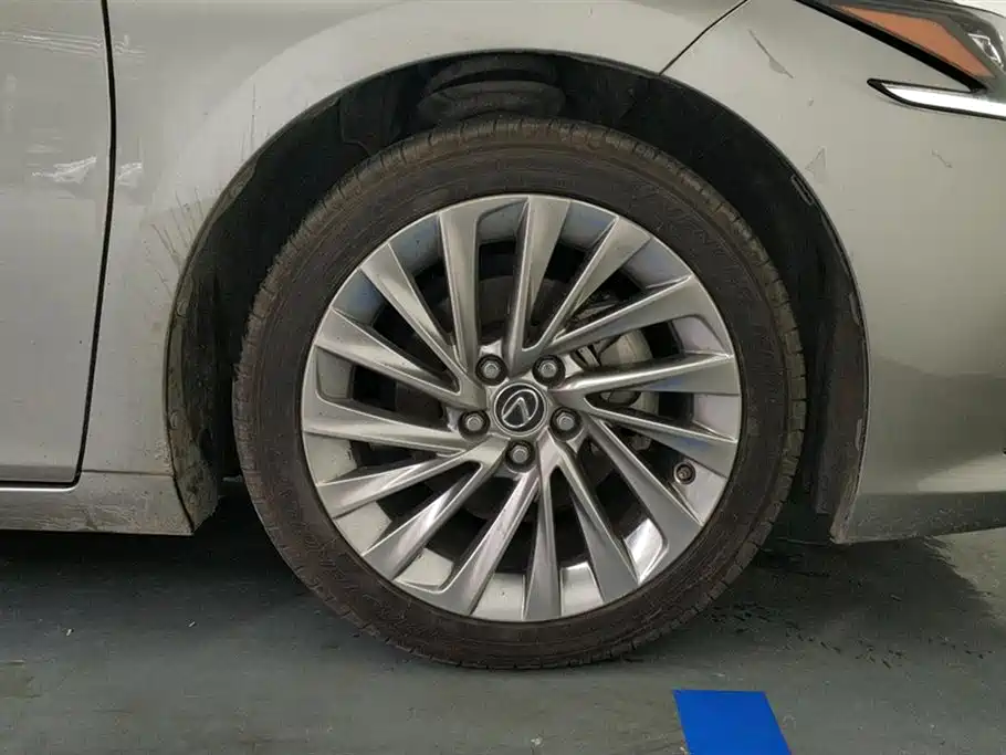 Lexus ES 2018 300h Executive Edition China V фото 6